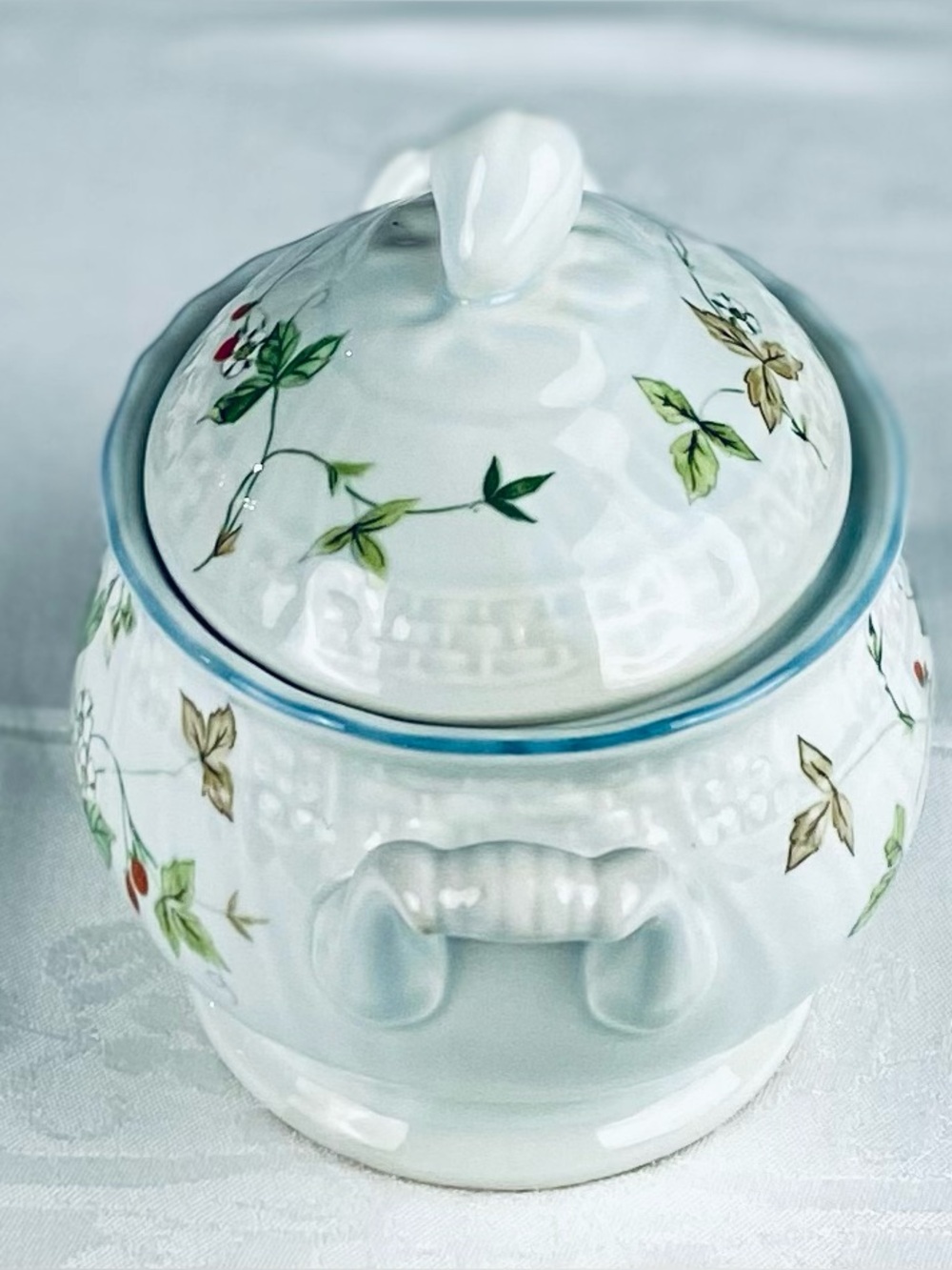 Mikasa Antique Green Strawberry Fair Sugar Bowl with Lid D3403